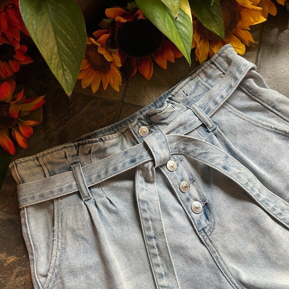 AEO Button-Front High Rise Paper Bag Waist Denim Shorts w/Self Tie Belt - Picture 5 of 15